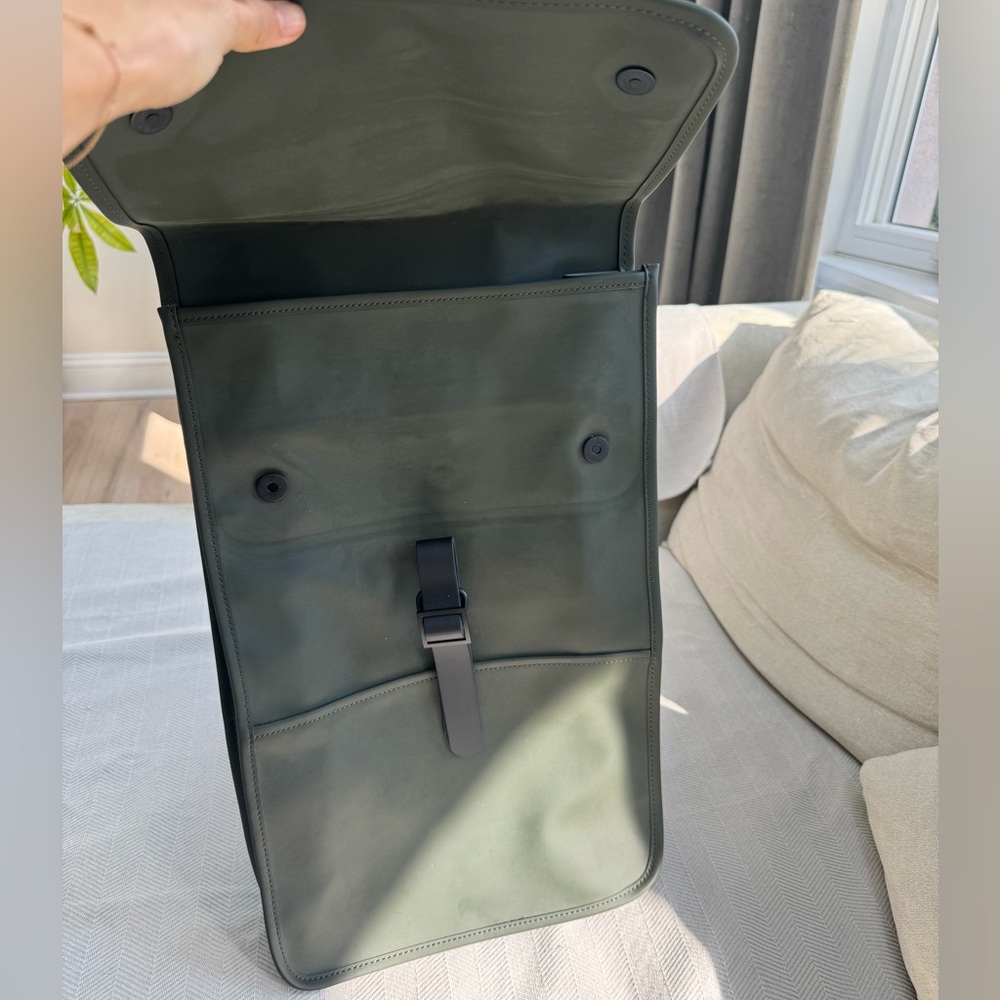 Waterproof Rains Backpack - Picture 3 of 3